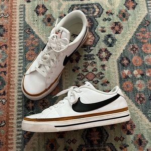 Nike Court Legacy. Super comfortable I just don’t grab for them! Worn 2 times.